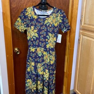 NWT LuLaRoe Amelia dress. Side pockets M